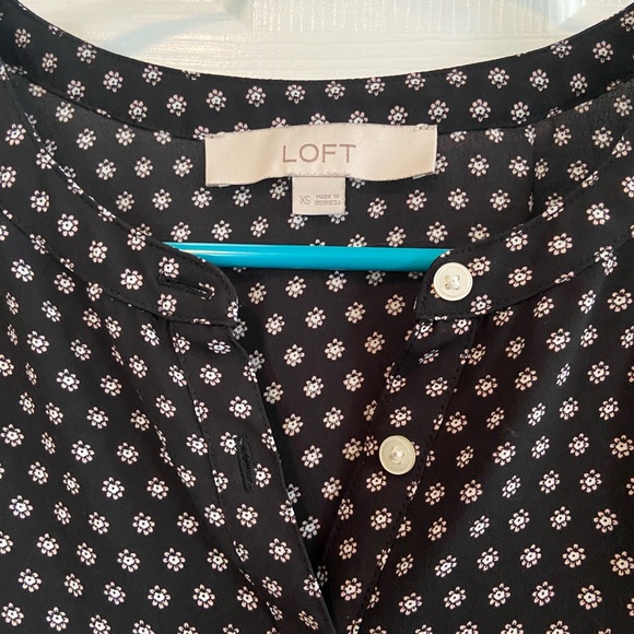 LOFT size XS black patterned blouse - Picture 2 of 3